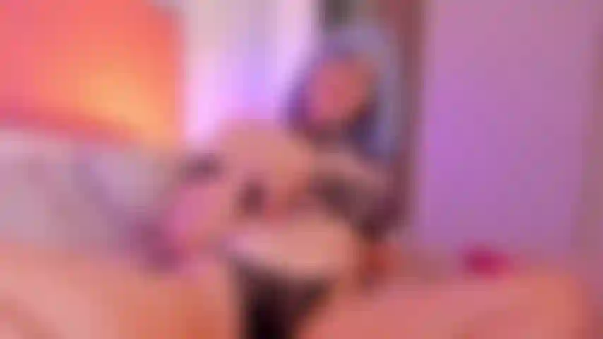 Gioco con la figa bagnata + culo che rimbalza.