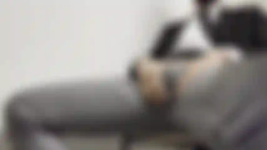 I'm in the office and I'm horny. I zip down my pants and masturbate hard. 💦
