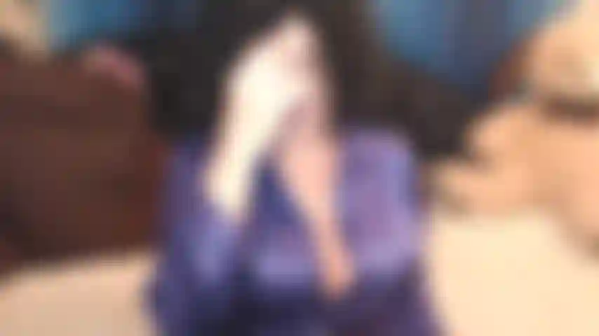 Una feticista del raso, ovvero quando ti svegli la mattina con un'erezione e invece di fare sesso con tua moglie, scopri che tua suocera è avvolta nel raso. Mutandine di raso, reggiseno e maglietta e lei è disposta a stuzzicarti per farti venire :p.