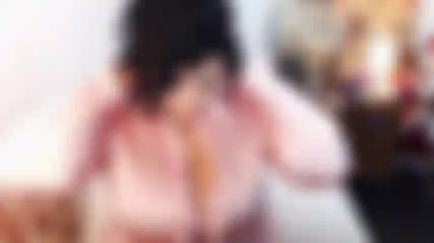 La perfetta presa in giro per le tette! Indosso una camicia di raso, un reggiseno sexy sotto e stuzzico il tuo cazzo giovane e sposato per soffiare su tutto il mio bellissimo, maturo, grande seno naturale :))) goditi @.