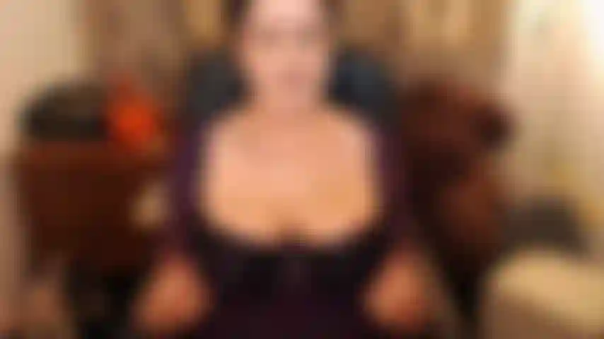 Amo succhiare cazzi. No, non solo per il tuo piacere, ma il mio. Guardami in topless, mi godo ogni centimetro, ogni secondo. Sciatta, sputando, sbavando, ridendo su tutto il tuo cazzo, imbavagliando, leccando, bevendo, annusando, gemendo, ruttando e poi ridendo di nuovo:))).