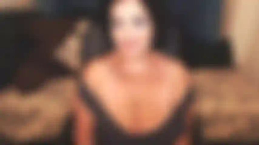 Toine, o la dipendenza da una bella scollatura, l'amore per il limite e infine l'eiaculazione su delle belle tette mature attaccate a una splendida dea matura. Facile facile lol.