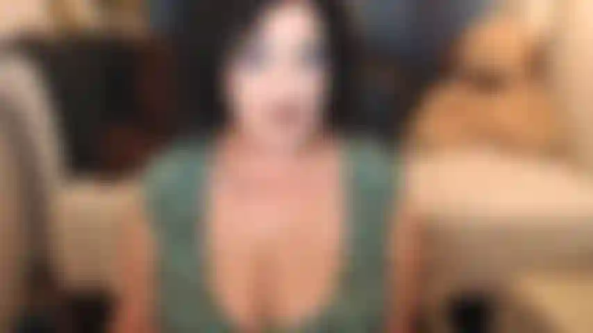 Feticcio. Un'adulta che allatta al seno. Nel tumulto della nostra vita adulta è meraviglioso prendersi una pausa e rannicchiarsi attorno a dei grandi seni maturi. Si tratta di intimità, silenzio, sentirsi al sicuro, accettata, protetta, desiderata e amata.