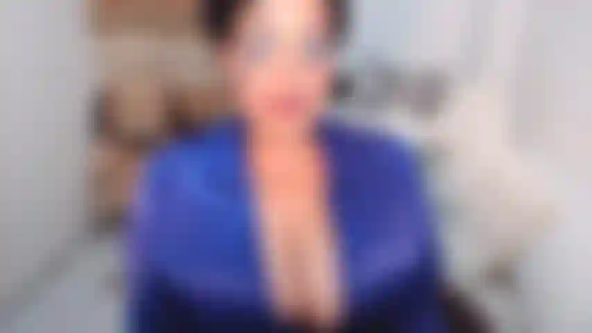 Un pompino sciatto in topless. Ma piccola sciatta :))))))).