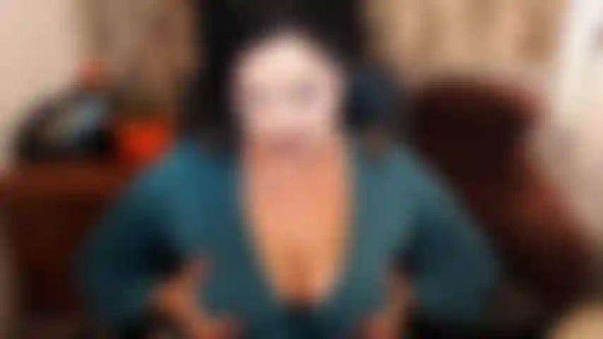 " Questo trattamento viso è solo per te, mike!" Ecco come è iniziato questo privato, succhiando e scopando in faccia il grosso cazzo bianco di mike. Il finale è stato diverso, avendo un orgasmo su tutto il grosso cazzo nero di alex :))) ecco quanto sono versatile ahahah.