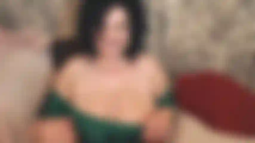 In topless, che parla sporco, ovvero mi masturba per incoraggiamento, da una telecamera all'altra, mi godo il panorama e sono il tuo bersaglio di sperma, la tua musa ispiratrice :).