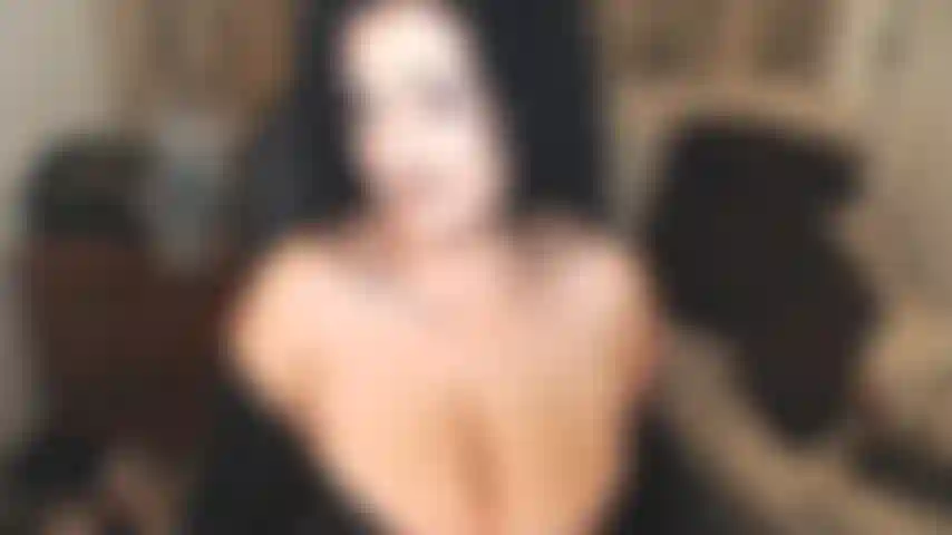 Non aver paura di avere un cazzo piccolo ti fa fallire totalmente. Puoi essere il mio cornuto, essere lì per me mentre fumo e faccio sesso con cazzi alfa. Pulisci la cenere, massaggiami la schiena, puliscimi la figa dopo. Fai di tutto per compiacere la tua padrona. Vero, jojo? :)))).