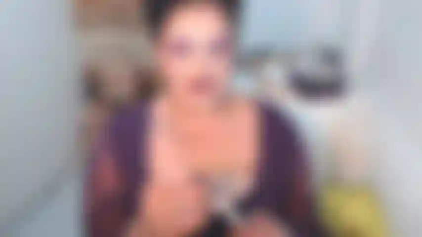 Sono la mia meravigliosa me stessa matura: p mentre fumo e scopo: p.