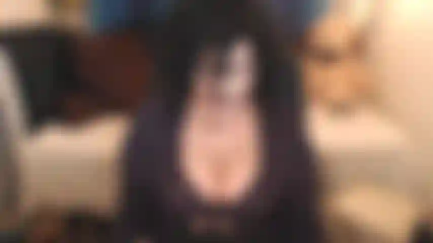 Sexy in viola, che indossa lingerie sexy fatta di pizzo viola, calze, tacchi, fumo e scopa fino a un delizioso orgasmo. Mmmm così bene :).