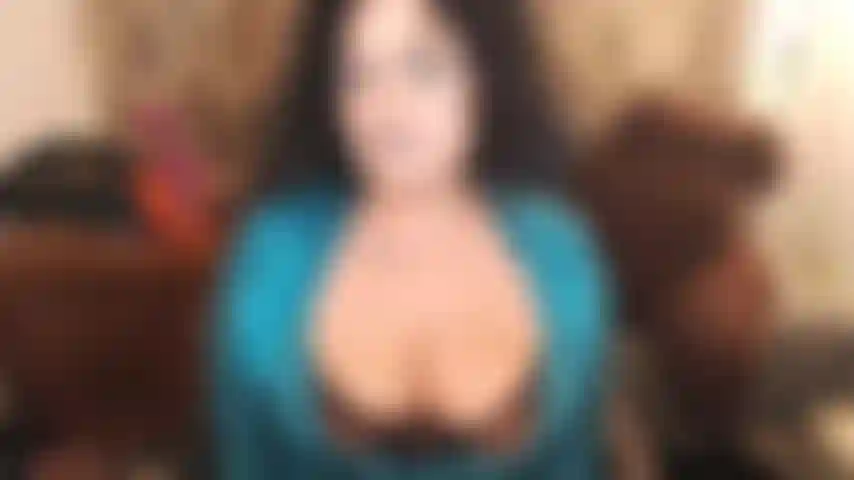 Blu me! Vestito blu lucido, trucco blu, rossetto blu. Blu che ti seduce. Blu sporco che parla con te. Mi tolgo il vestito blu e la lingerie sexy. Blue spread così puoi goderti la mia fica grassa e pelosa. Bambina blu, blu :).