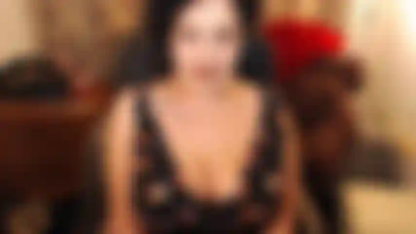 Se non hai mai passato del tempo con me, se ti senti intimidita da me, guarda cosa sto cercando e cosa sto facendo al nostro primo "appuntamento". No, non ti morderò, ti sedurrei, ti succhierei, ti scoperei e qualunque cosa lol non aver paura! Puoi essere timida, ti aiuterò :).