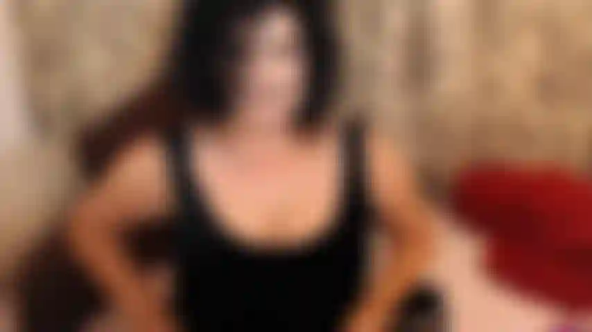 Indosso calze nere e vedo attraverso le mutandine sexy? Davvero, dan? Sto facendo il possibile per rendermi orgoglioso di te? Mi stai mostrando quanto sei avido di cazzo, a causa mia? Hehehe lo adoro.