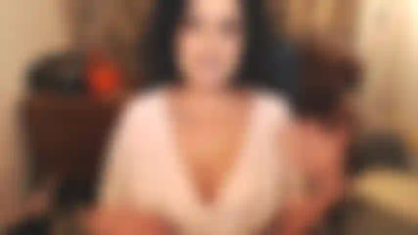 Una milf così sexy, una dea, una scopata così sensuale! Dalla testa ai piedi. Prenditi il ​​tuo tempo e scoprirai quanto sono cattiva e perfetta. Rido, parlo sporco, provoco, mi masturbo, sono eccezionale e modesta lol.