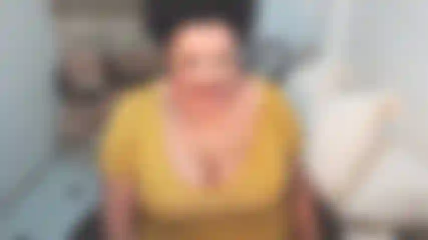 Per gli amanti della torta alla crema e dei secondi esseri! La mia figa era così bagnata che puoi sentire i rumori e vedere i succhi che mi colano giù nel culo. Leccami e rendimi ancora più bagnata, poi potrai infilare il tuo cazzo in quell'enorme creampie e contribuire con i tuoi semi :).