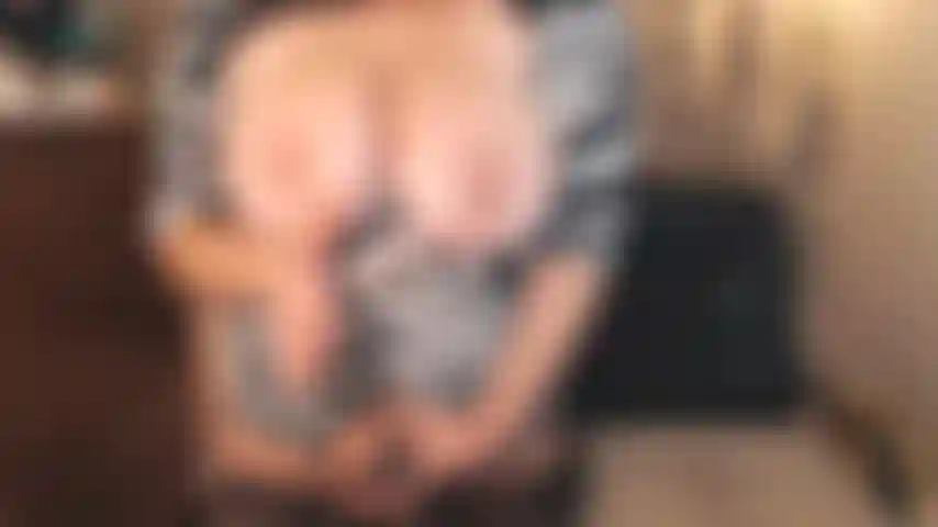 Adoro le mie aspiranti troie con il cazzo. Ho bisogno di essere addestrata? Unisciti a me, ho un 10 pollici solo per te.