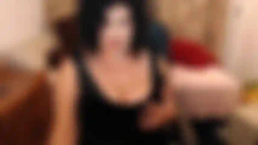 Questa mamma ama guardarti mentre ti masturbi con lei, per lei, grazie a lei. In topless e incoraggiante :p.