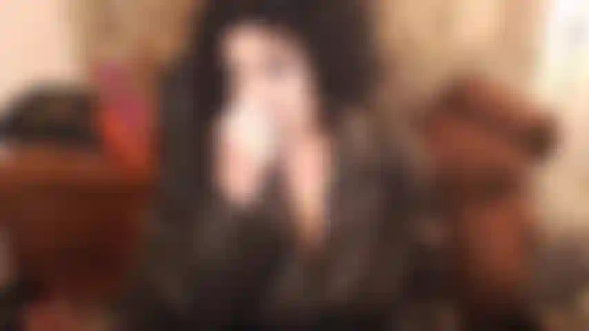 Pelle. Hai un feticismo della pelle? Posso aiutarti. Ho e amo il mio cappotto, vestito, pantaloni, corsetto, gonna, stivali di pelle. Questo è un topless corto in pelle che indossa una provocazione: p.