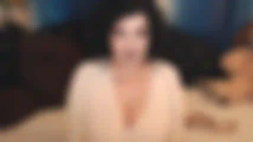 Sono una demolitrice di case così naturale e cattiva! Sei sposata? Hai un feticcio per le grandi tette? Fantastico, ci divertiremo un mondo insieme :) tua moglie? Stanotte si fotterà il suo dildo :).