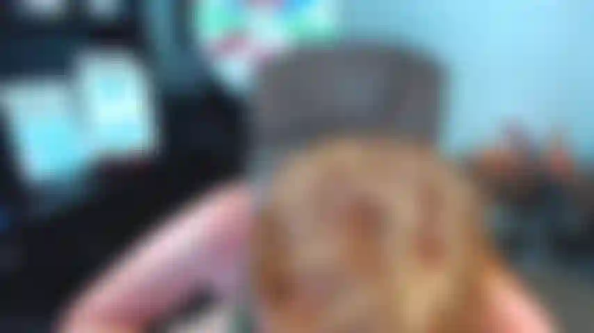 86. Guarda la parte superiore della mia testa mentre ti soffio.