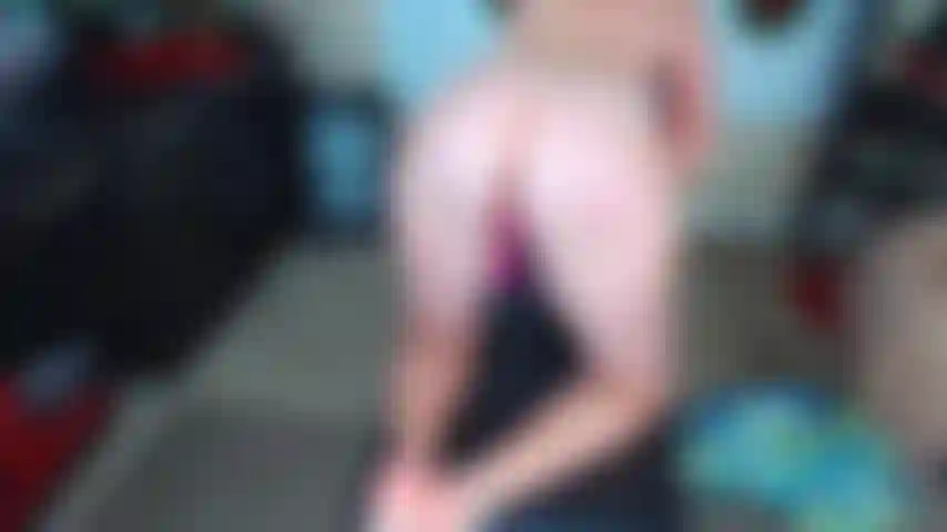 42. Parte i - signora nuda. Claus usa il dildo candycane in diverse posizioni con primi piani e ottiene 3 orgasmi!!!