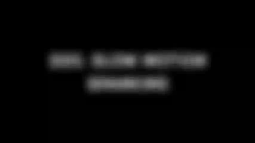 220. Sculacciata al rallentatore.