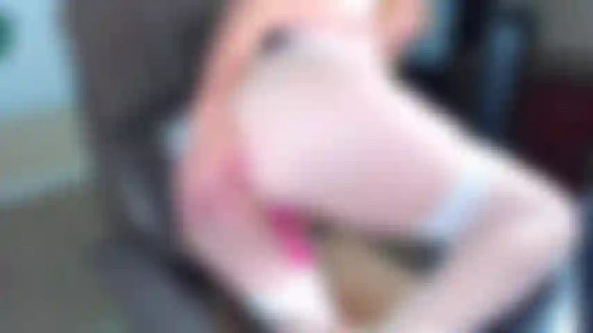 74. Mi tocco il sedere in diverse posizioni con un sacco di chiacchiere sporche.