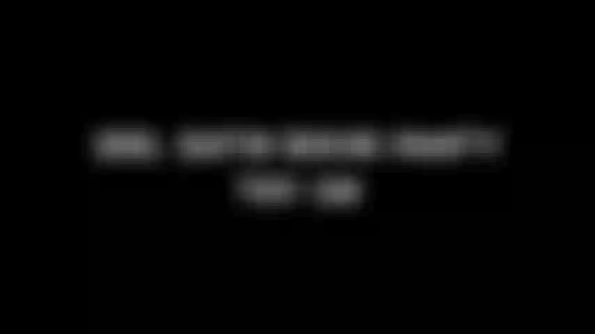 285. Provo le mutandine del bikini in raso.