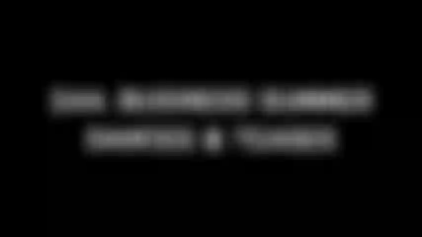 344. Balli e provocazioni estive d'affari. Indosso una camicia da uomo, gonna, autoreggenti, niente reggiseno. Inizio con i tacchi e i capelli raccolti. Mi tolgo i tacchi e inizio a ballare, sbottonandola lentamente e tirando fuori la camicia dalla mia camicia in modo che mi cada dalle spalle. Mi sciolgo i capelli e continuo a provocarti e ballare per te. Spero che ti faccia venire voglia di farlo venire duro per me!!!! ( Niente nudità in questo).