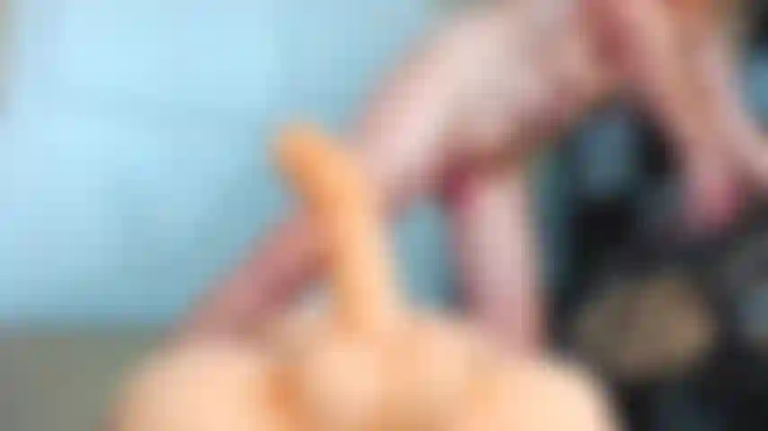 30. Succhia e cavalca la bambola ricoperta d'olio, con primi piani e cowgirl al contrario con 3 orgasmi.