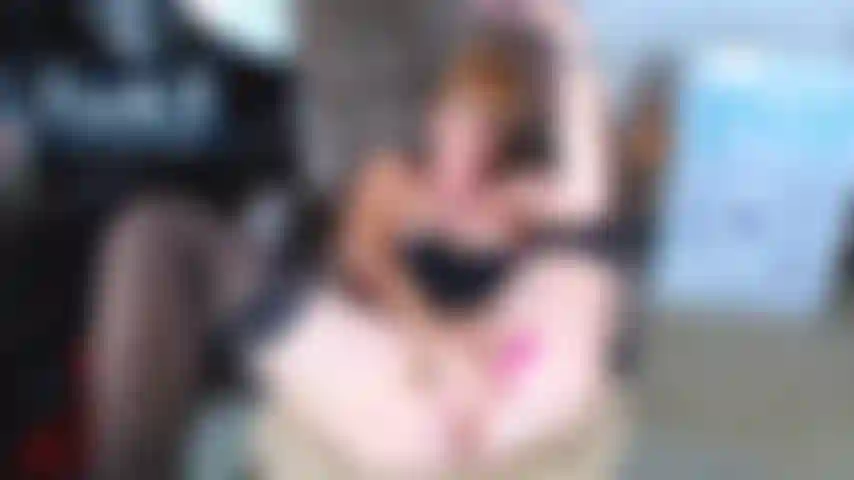 111. Mi tocco il culo per te in diverse posizioni.