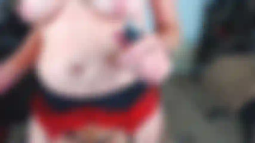 26. Cowgirl al contrario su bambola con plug anale.