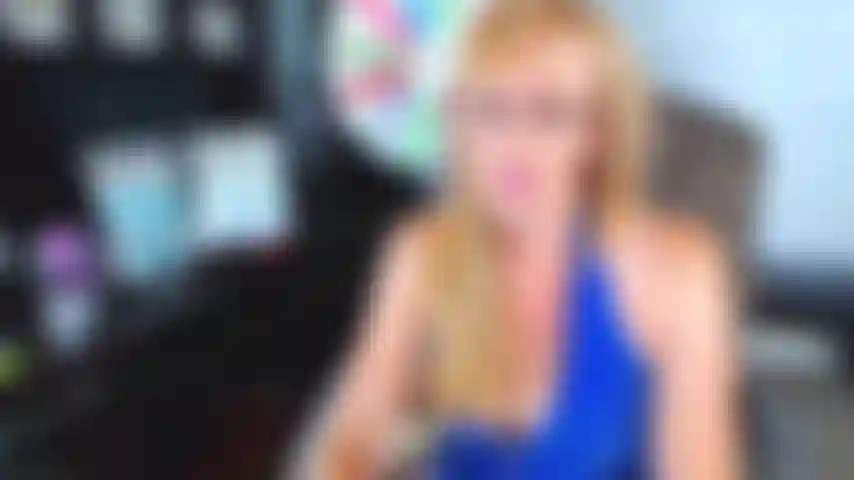 107. La troia sugarbaby parla del mio buco del culo con l'amico del figlio.