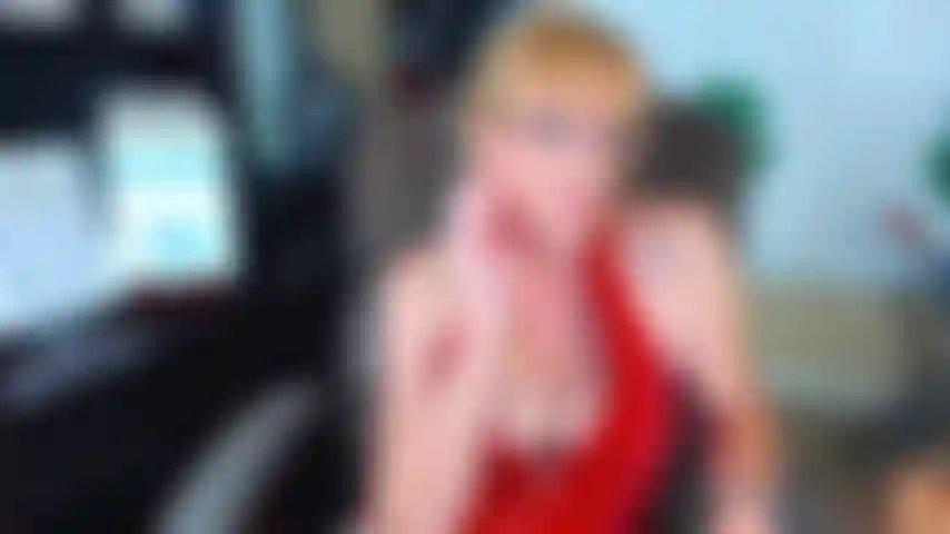 101. Collega di ruolo con un dildo che martella la figa.