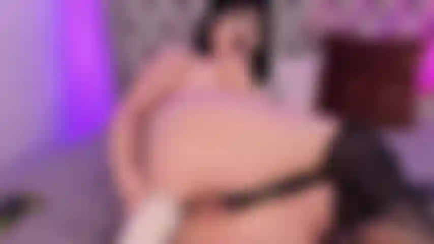 Fotti la bella mima per il suo buco del culo e gemiti di grande piacere.