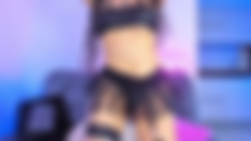 Mi piace ballare e scopare la figa finché non è bagnata, mi piace molto anche il mio costume da cattiva ragazza sexy.