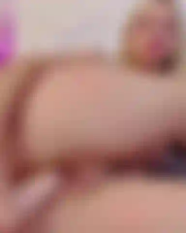 Abbracciami mentre sono sdraiata di lato.