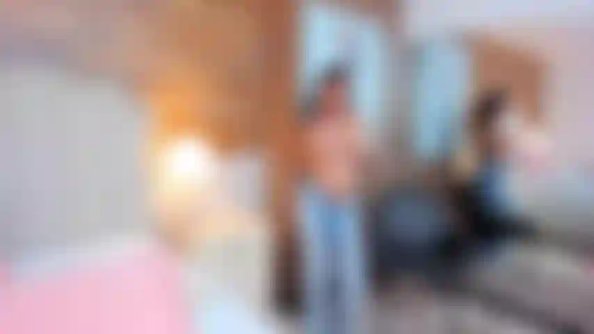 La mia figa è così bagnata che non avrai bisogno di tanto lavoro per infilare il tuo cazzo, tesoro, vieni e scopami forte.