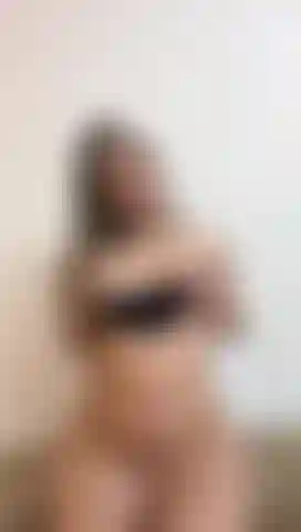 Gioco nella mia figa con le dita, è emozionante pensarti e farlo.