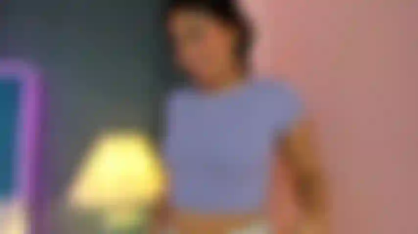 Registro un video hot per il mio amico così può scoprire che voglio fare sesso con lui.