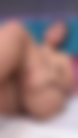 Ti piace mostrare i piedi o la mia figa o entrambi insieme.