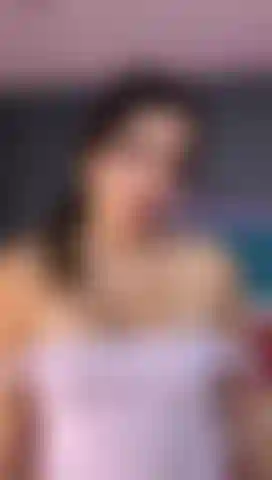 Lascia che il tuo cazzo si diverta tra le mie grandi tette e la mia bocca.