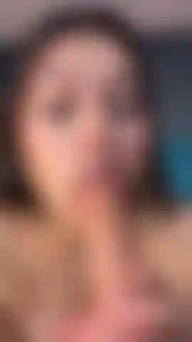 Voglio assaporare il tuo cazzo e poi cavalcarlo.