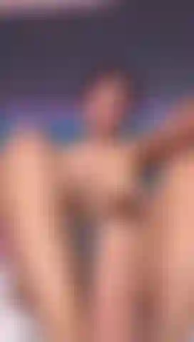 Il tuo cazzo sui miei piedi finché non vieni per me.