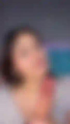 Voglio il tuo cazzo nella mia bocca e lo mangio con piacere.