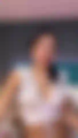 Goditi un pompino delizioso, grandi tette e una ragazza molto hot.