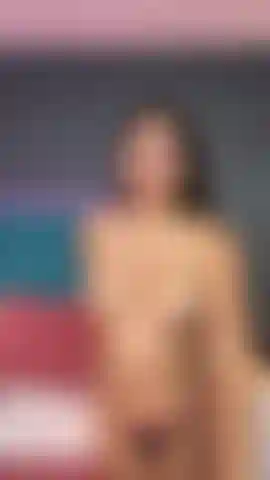 Le mie curve sono un peccato, e le mie tette grosse sono la tua punizione preferita.