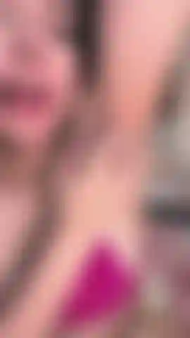 Adoro vedere quanto ti ecciti quando mi guardi giocare con i miei capezzoli, immaginando che sia la tua bocca ad essere qui.