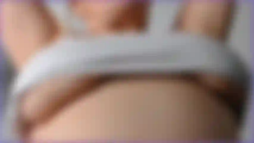 Guarda le mie tette cadenti mature che pendono in modo naturale, video molto hot per gli amanti delle tette naturali. Li mostro in vista frontale e laterale anche con qualche schiaffo e rimbalzo. Video con tette cadenti e pendenti.