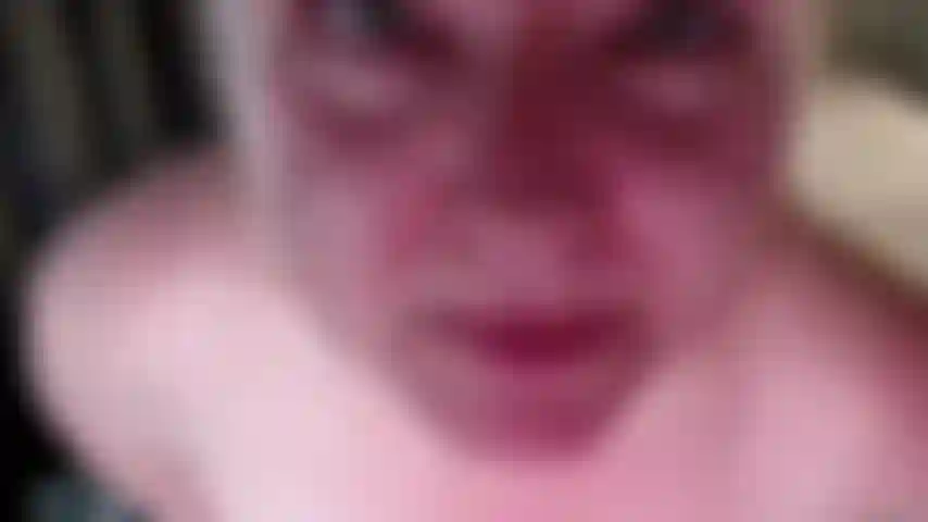 Sputo sulle mie tette e sul tuo cazzo mentre prendo quel cazzo in profondità rendendolo bello e sciatto, poi mostro il mio stretto culo da vicino e il punto di vista di te che mi scopi da dietro.