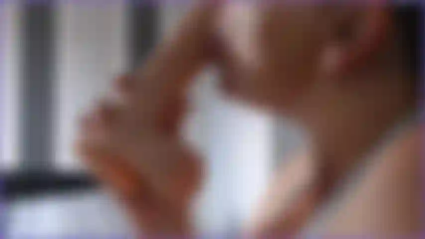 Guarda quanto posso sopportare il mio nuovo enorme dildo. Il dildo più grande che abbia mai succhiato. Posso prendere tutto? Vieni a vedere di persona. Sputo dappertutto mentre succhio il tuo cazzo. Video teaser.